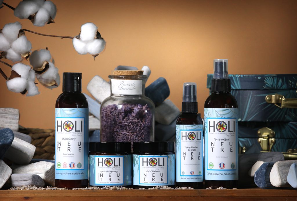 La gamme Neutre de Holi Cosmétiques Naturels est une routine de soins "psycho-émotionnels" sans huiles essentielles, conçue pour les cuirs chevelus ultra-sensibles, les femmes enceintes et les enfants.