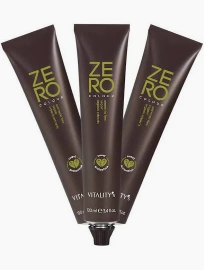 La gamme Zero Colour de Vitality's est une coloration d'oxydation professionnelle vegan et sans ammoniaque, enrichie en extraits organiques pour une brillance intense et une couverture totale des cheveux blancs.