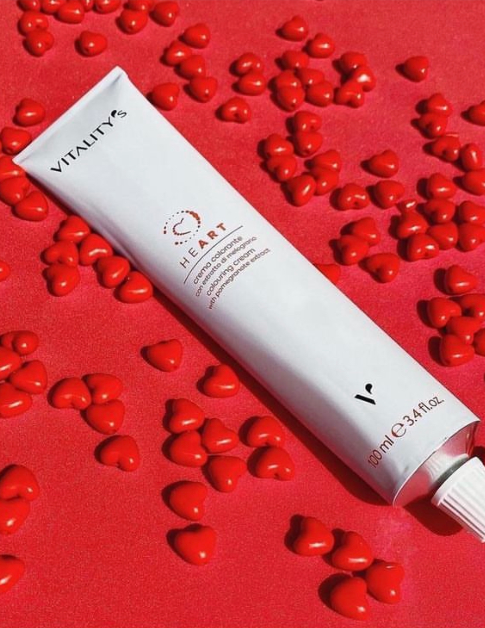 Mettez du coeur dans votre couleur. Une crème colorante à l'extrait de grenade, douce pour vos cheveux et intense en résultat.