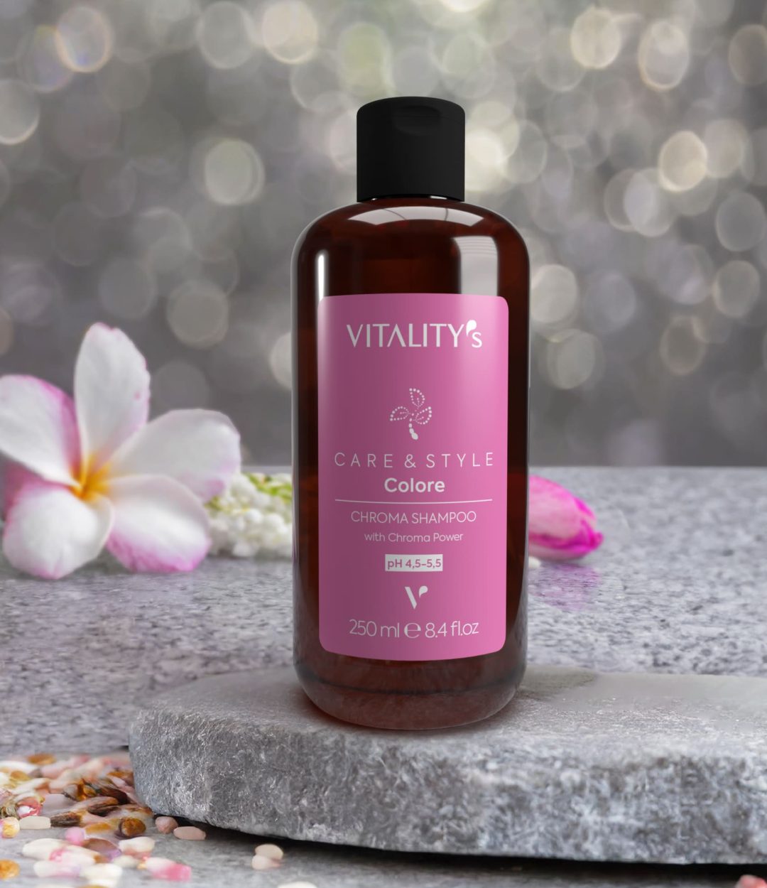 Le Chroma Shampoo de Vitality's est un soin professionnel au pH acide qui nettoie en douceur et fixe durablement l'éclat des cheveux colorés grâce à l'extrait de grenade.