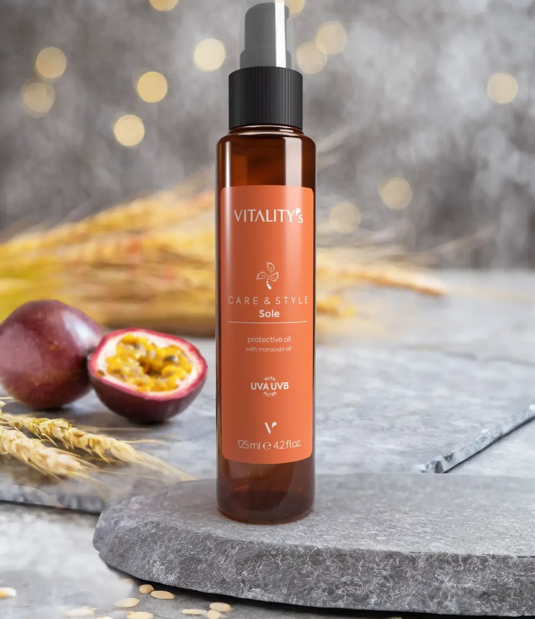 L'huile protectrice Care & Style Sole de Vitality's est un soin capillaire protecteur enrichi en huile de maracuja et en filtres UVA/UVB pour préserver les cheveux du soleil, du sel et du chlore.